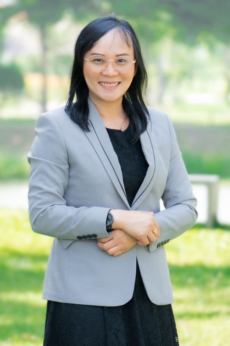 นางสาวพัชรพร หวานขม